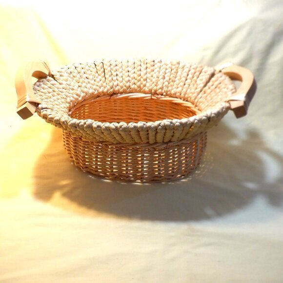 Ideal ~~~ BASKET ~~~ Strong, Useful, Paintable - Picture 1 of 3